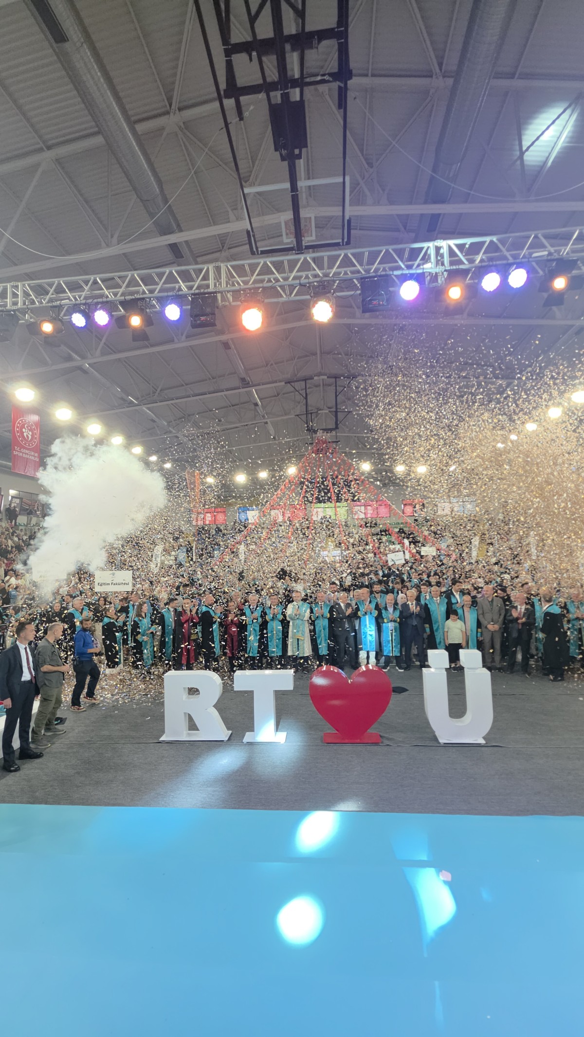 RTEÜ'de Mezuniyet Coşkusu: Emek, Gurur ve Yeni Başlangıçlar