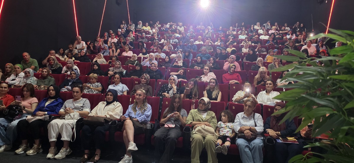 ŞİMAL AVM’DE DİLEK CESUR’A YOĞUN İLGİ: SALON TIKLIM TIKLIM DOLDU